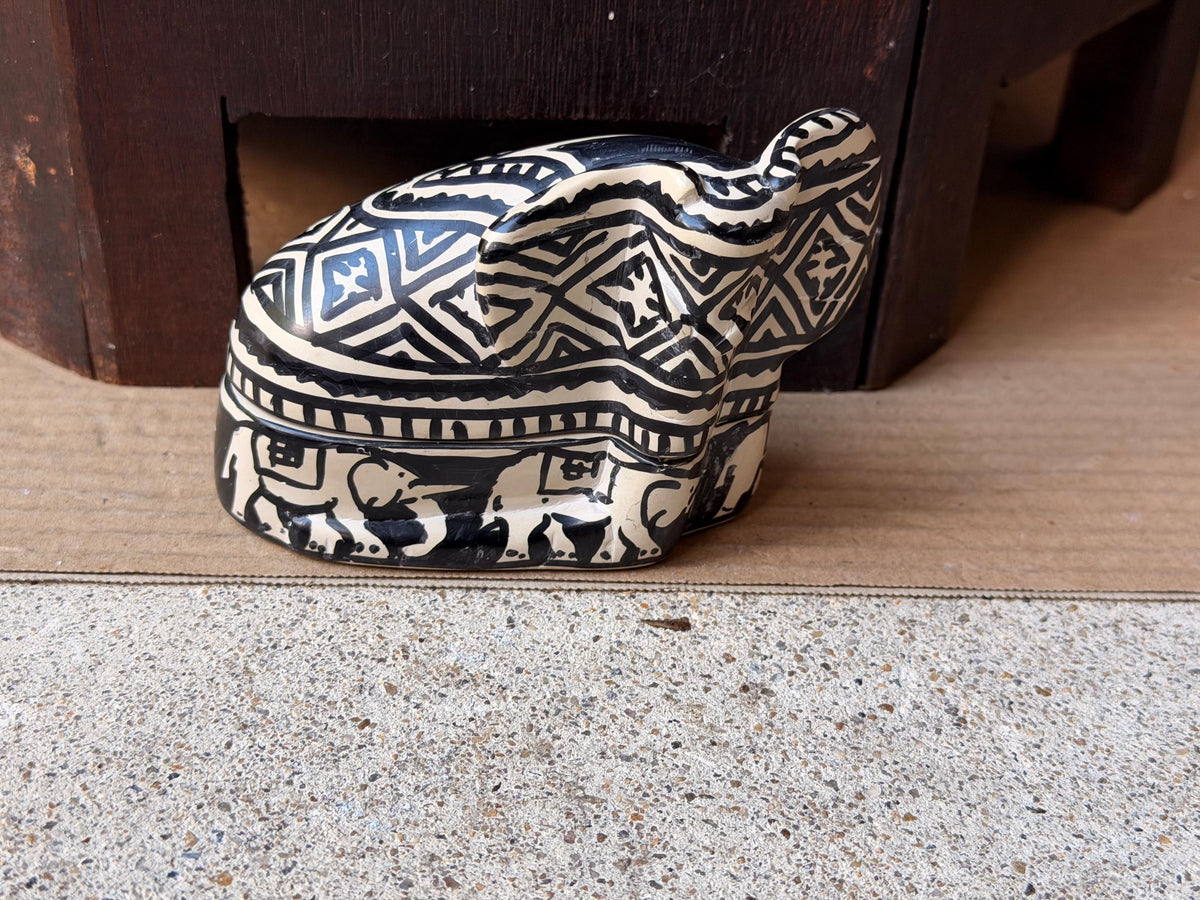 Kenyan Carved Soapstone Elephant Lidded Trinket Box Keepsake Dish Decor 4.5"