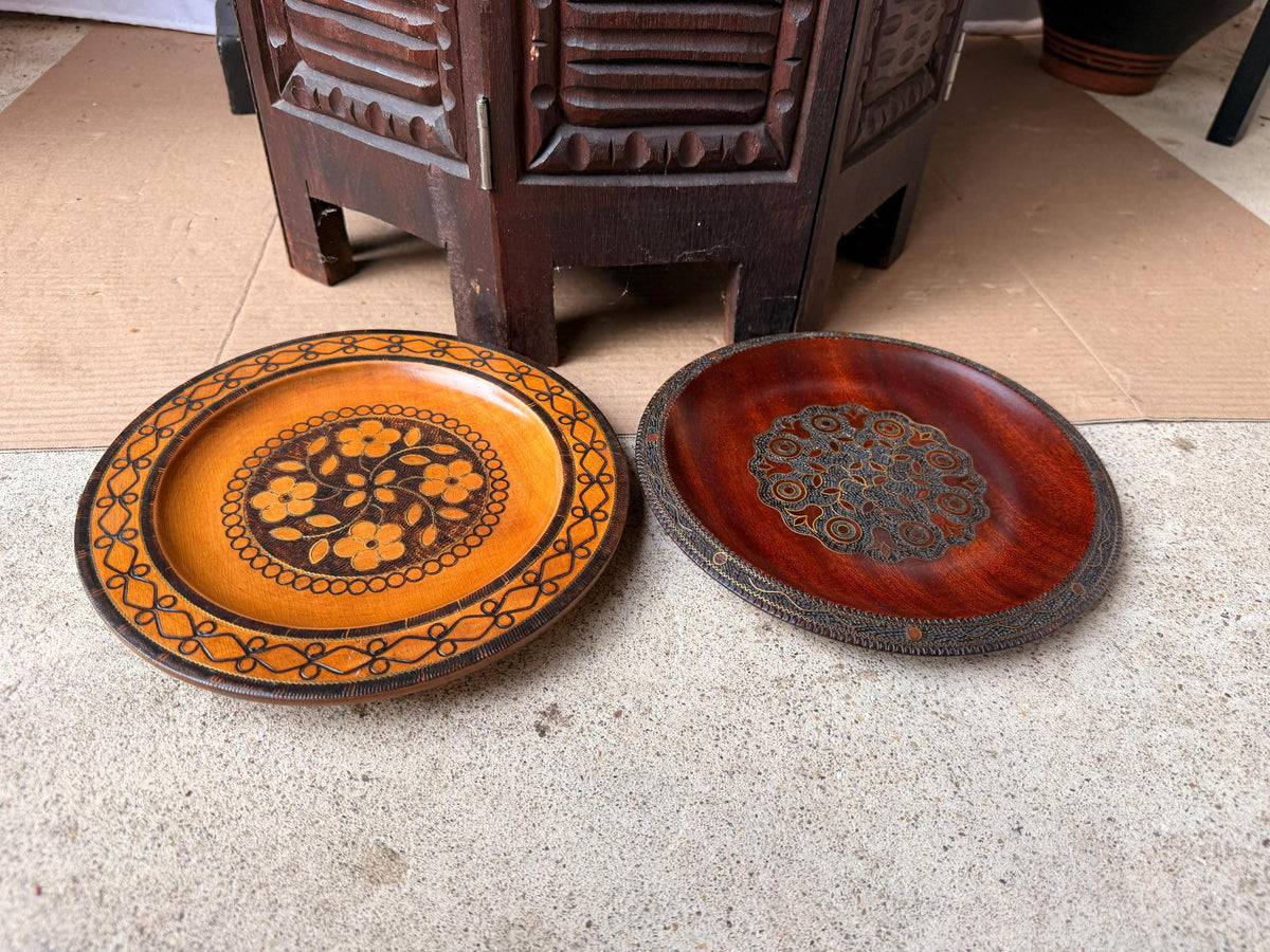 VTG Polish Hand Carved Wood Wall Plates Set Pyrography Brass Inlay 8.8"