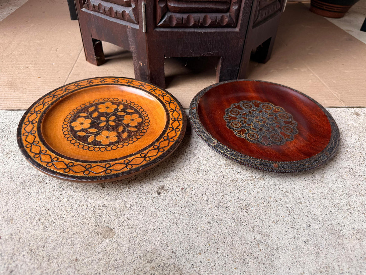 VTG Polish Hand Carved Wood Wall Plates Set Pyrography Brass Inlay 8.8"