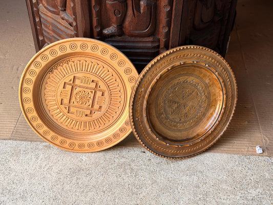 Vintage Eastern European Carved Wood Wall Plates Folk Art Moldovan Set 8.5"