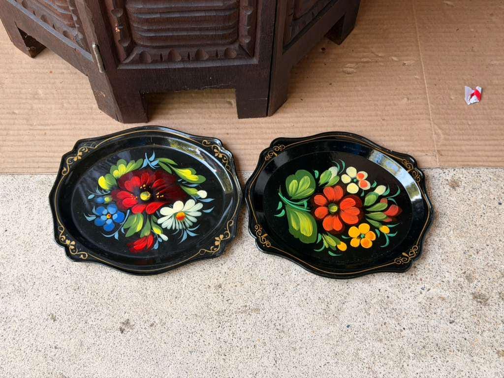 Eastern European Folk Art Hand Painted Floral Trays Metal Plastic Set 2 7.8"