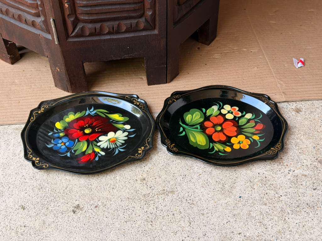 Eastern European Folk Art Hand Painted Floral Trays Metal Plastic Set 2 7.8"