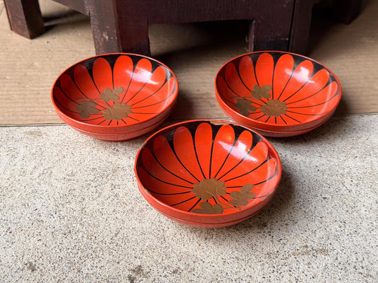 Vintage Japanese Lacquer Bowl Set 3 Red Gold Maki-e Chrysanthemum Sake Cups