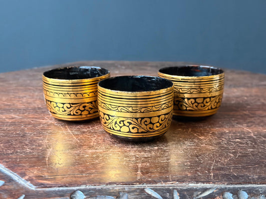 Vintage Southeast Asian Lacquerware Gold Leaf Teacup Set 3 Gilded Bowls 2.5"
