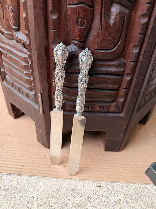 Vintage Engraved Silverplate Master Butter Knives Pair Floral Monogram 8.8in