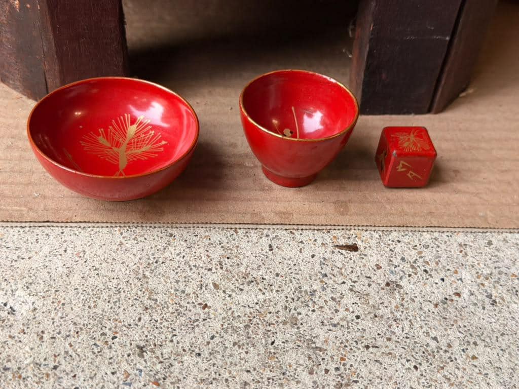 Vintage Japanese Red Lacquer Sake Cup Set Gold Maki-e Dice Game 3 Piece