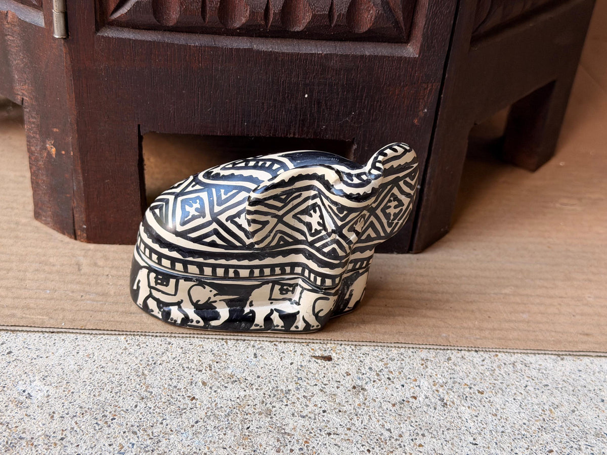 Kenyan Carved Soapstone Elephant Lidded Trinket Box Keepsake Dish Decor 4.5"