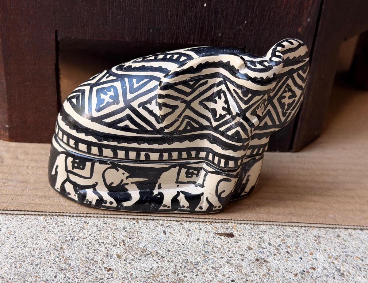Kenyan Carved Soapstone Elephant Lidded Trinket Box Keepsake Dish Decor 4.5"