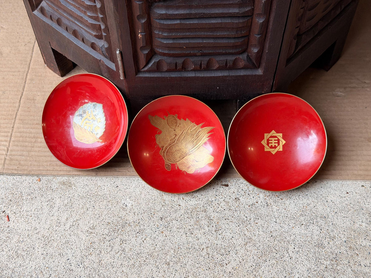 Vintage Japanese Red Lacquer Sakazuki Sake Bowls Minogame Set of 3 Wood 4.3"
