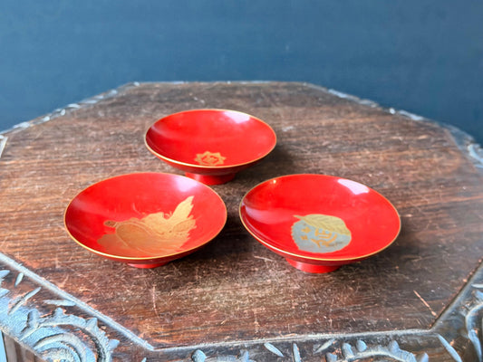 Vintage Japanese Red Lacquer Sakazuki Sake Bowls Minogame Set of 3 Wood 4.3"