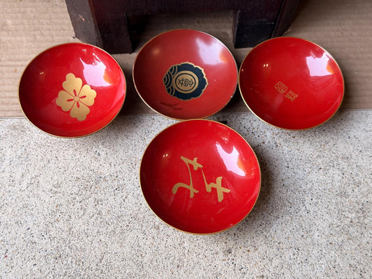 Vintage Japanese Red Lacquer Sakazuki Sake Bowls Set of 4 Mon Crest Wood 3.5"