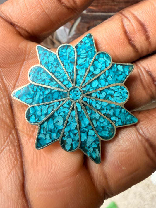 Vintage Mexican Turquoise Chip Inlay Sunburst Brooch Pin Alpaca Mexico 1.8x1.7