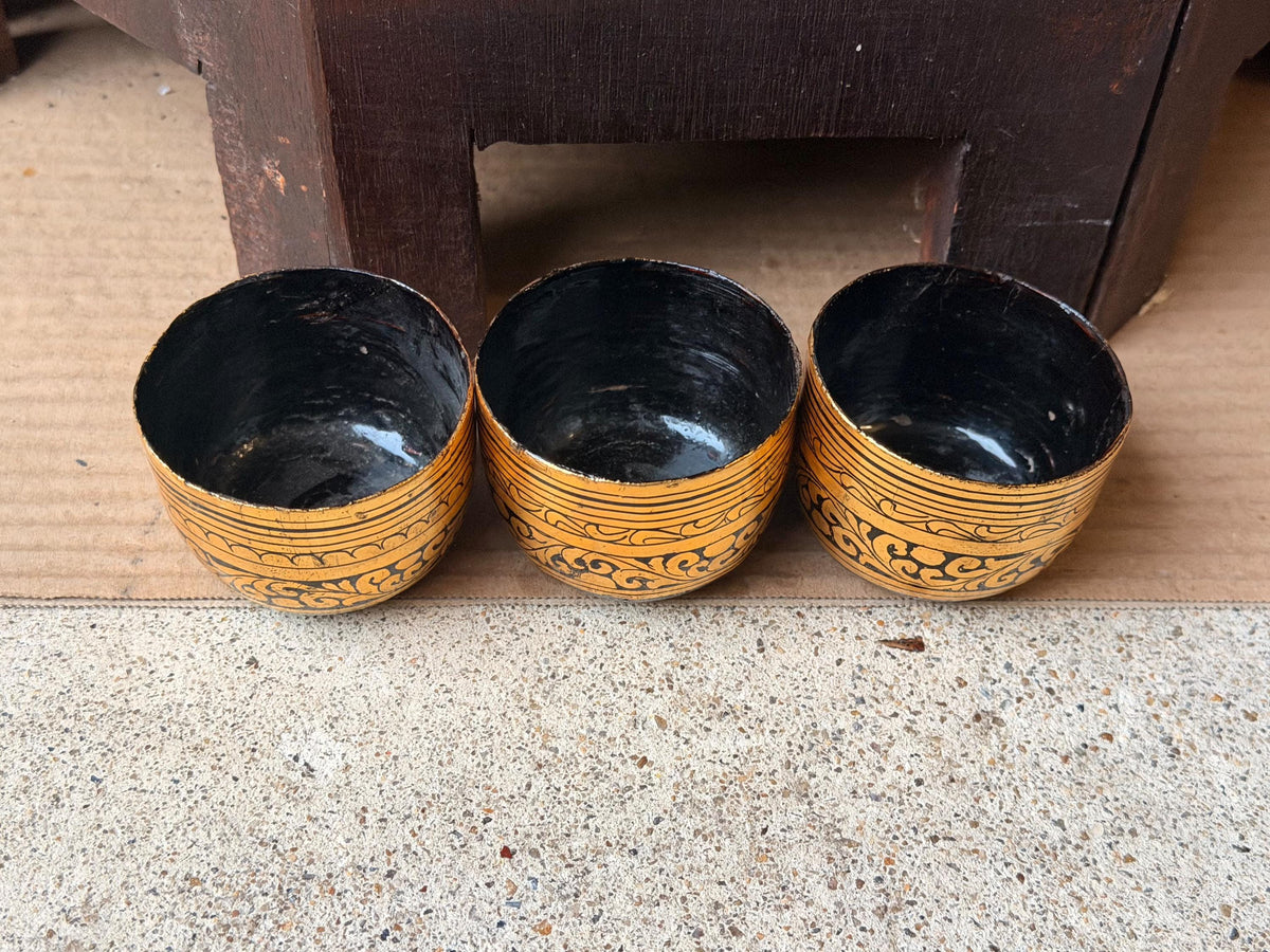 Vintage Southeast Asian Lacquerware Gold Leaf Teacup Set 3 Gilded Bowls 2.5"