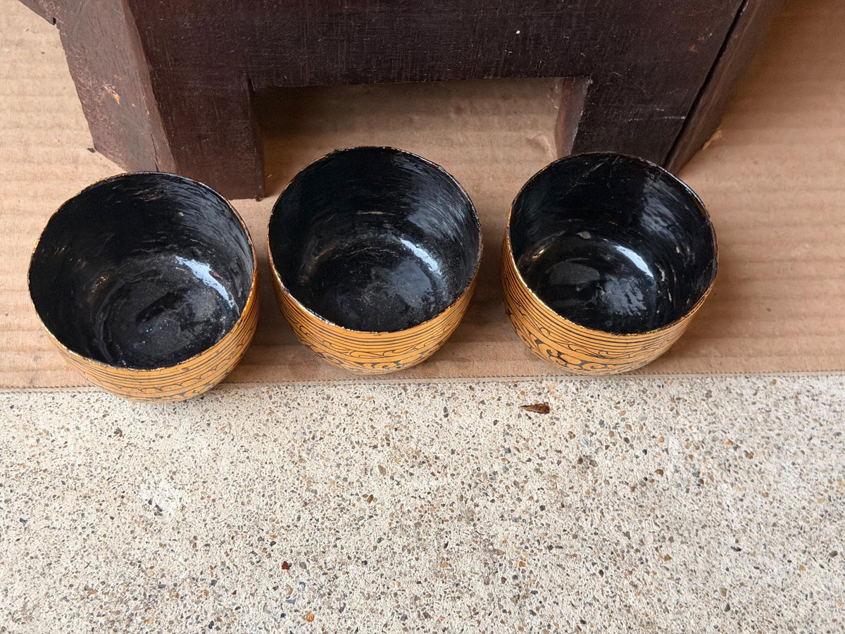 Vintage Southeast Asian Lacquerware Gold Leaf Teacup Set 3 Gilded Bowls 2.5"
