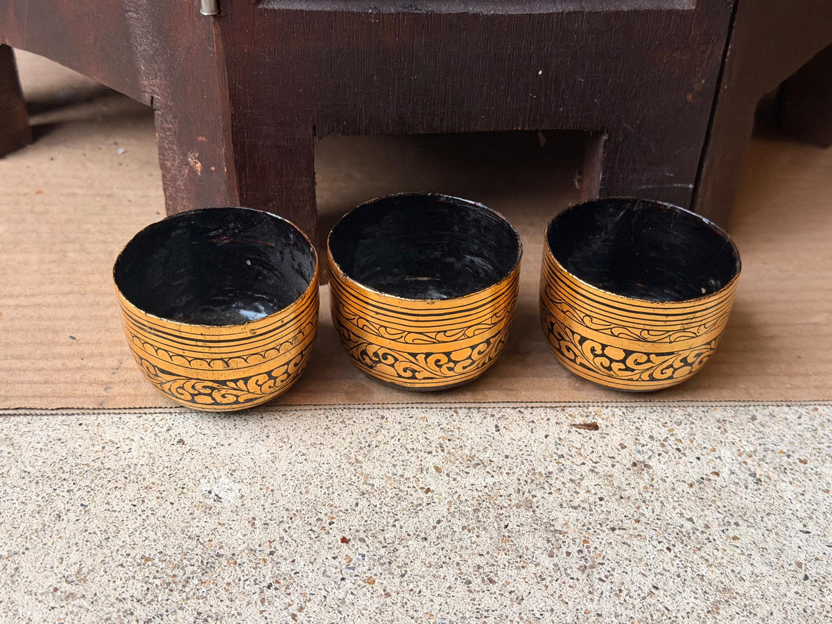 Vintage Southeast Asian Lacquerware Gold Leaf Teacup Set 3 Gilded Bowls 2.5"
