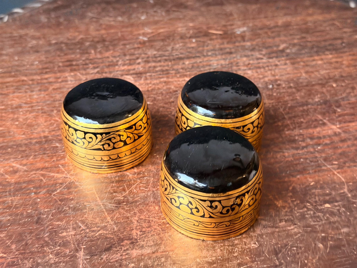 Vintage Southeast Asian Lacquerware Gold Leaf Teacup Set 3 Gilded Bowls 2.5"
