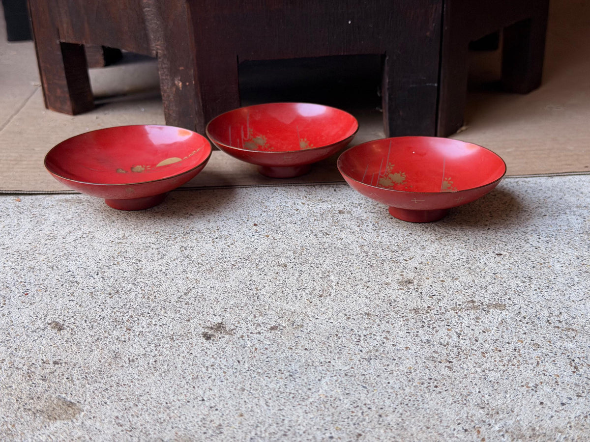Vintage Japanese Red Lacquer Bowls Set 3 Gold Floral Inscribed Saucers 3.5"
