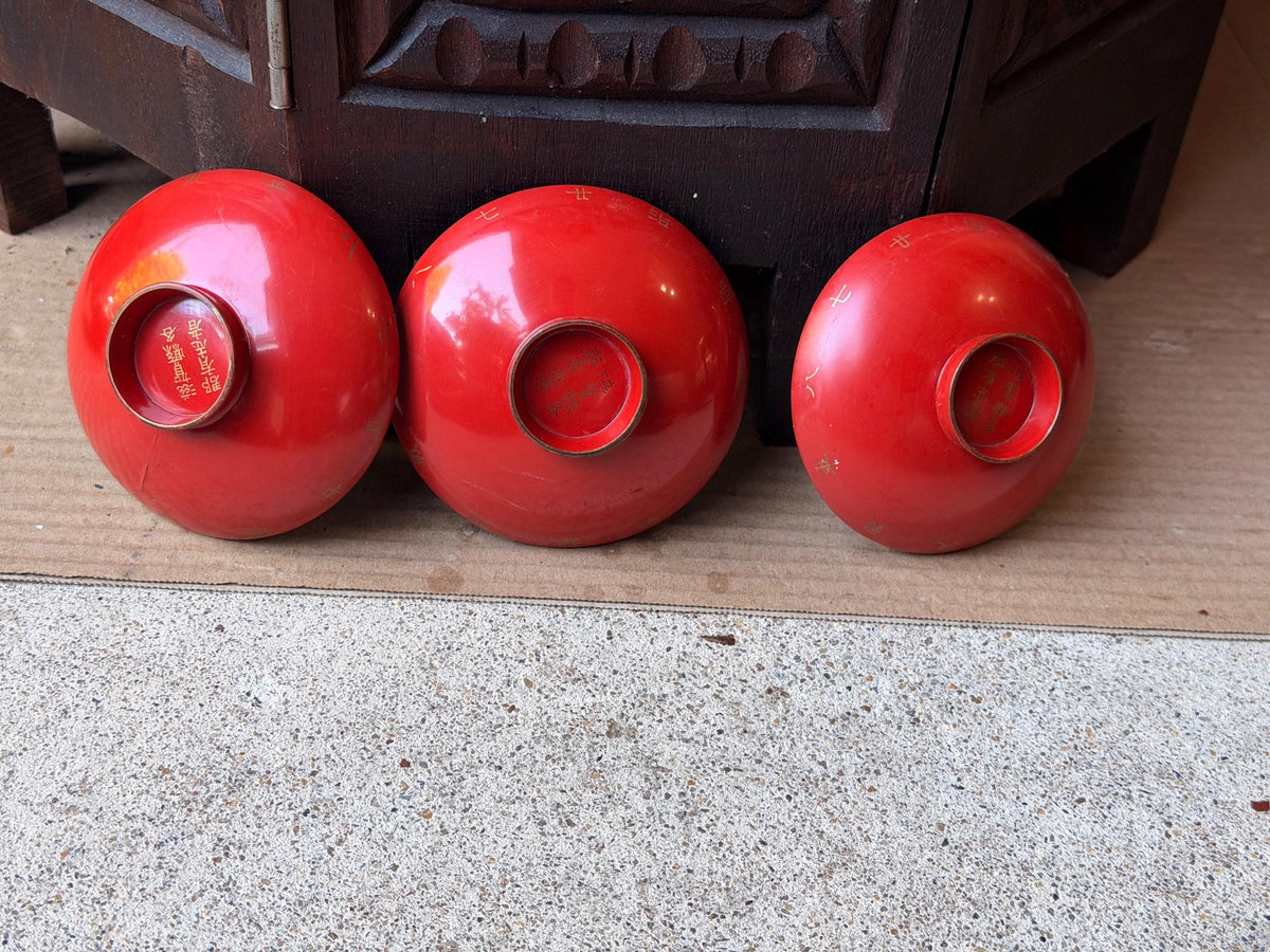 Vintage Japanese Red Lacquer Bowls Set 3 Gold Floral Inscribed Saucers 3.5"