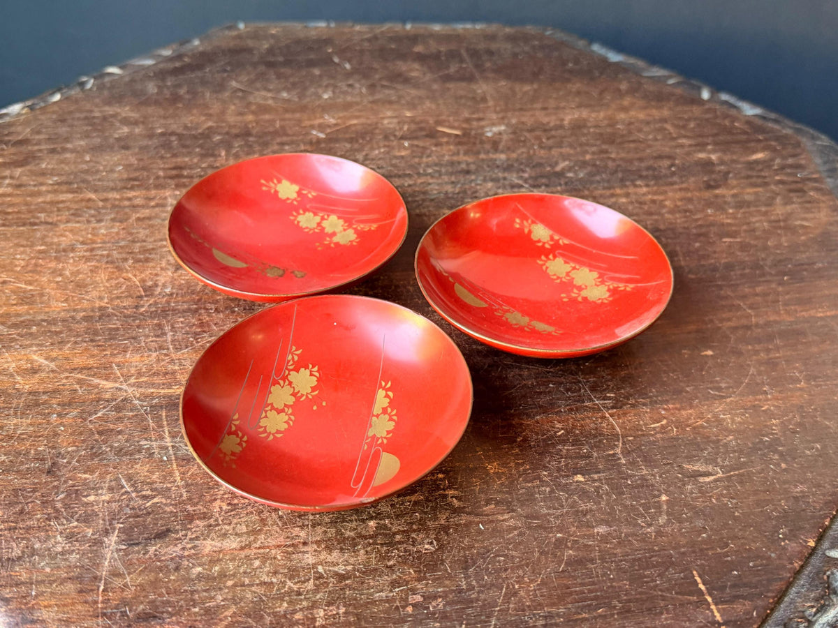 Vintage Japanese Red Lacquer Bowls Set 3 Gold Floral Inscribed Saucers 3.5"