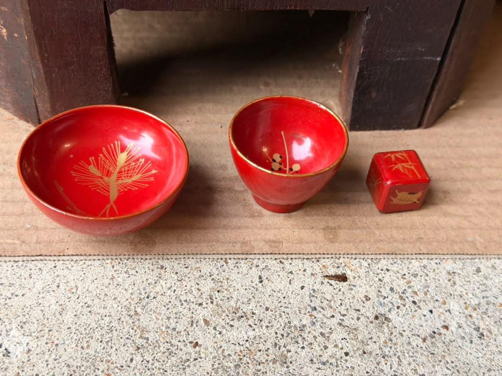Vintage Japanese Red Lacquer Sake Cup Set Gold Maki-e Dice Game 3 Piece