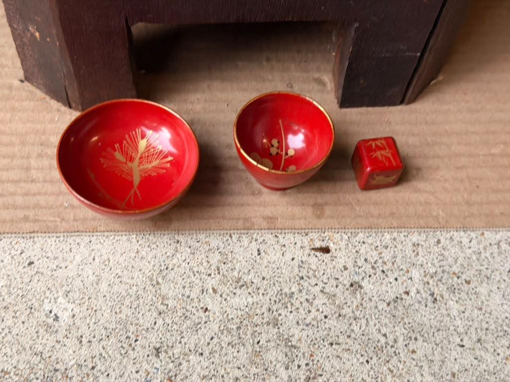 Vintage Japanese Red Lacquer Sake Cup Set Gold Maki-e Dice Game 3 Piece