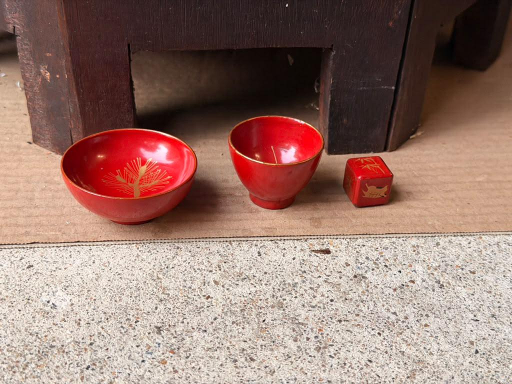 Vintage Japanese Red Lacquer Sake Cup Set Gold Maki-e Dice Game 3 Piece