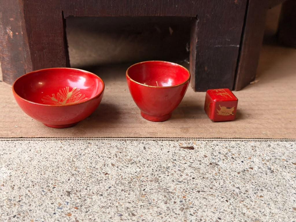Vintage Japanese Red Lacquer Sake Cup Set Gold Maki-e Dice Game 3 Piece