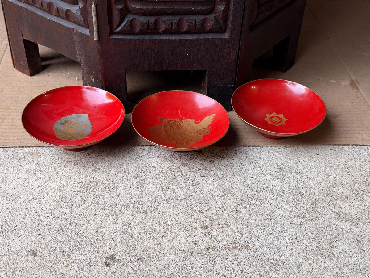 Vintage Japanese Red Lacquer Sakazuki Sake Bowls Minogame Set of 3 Wood 4.3"