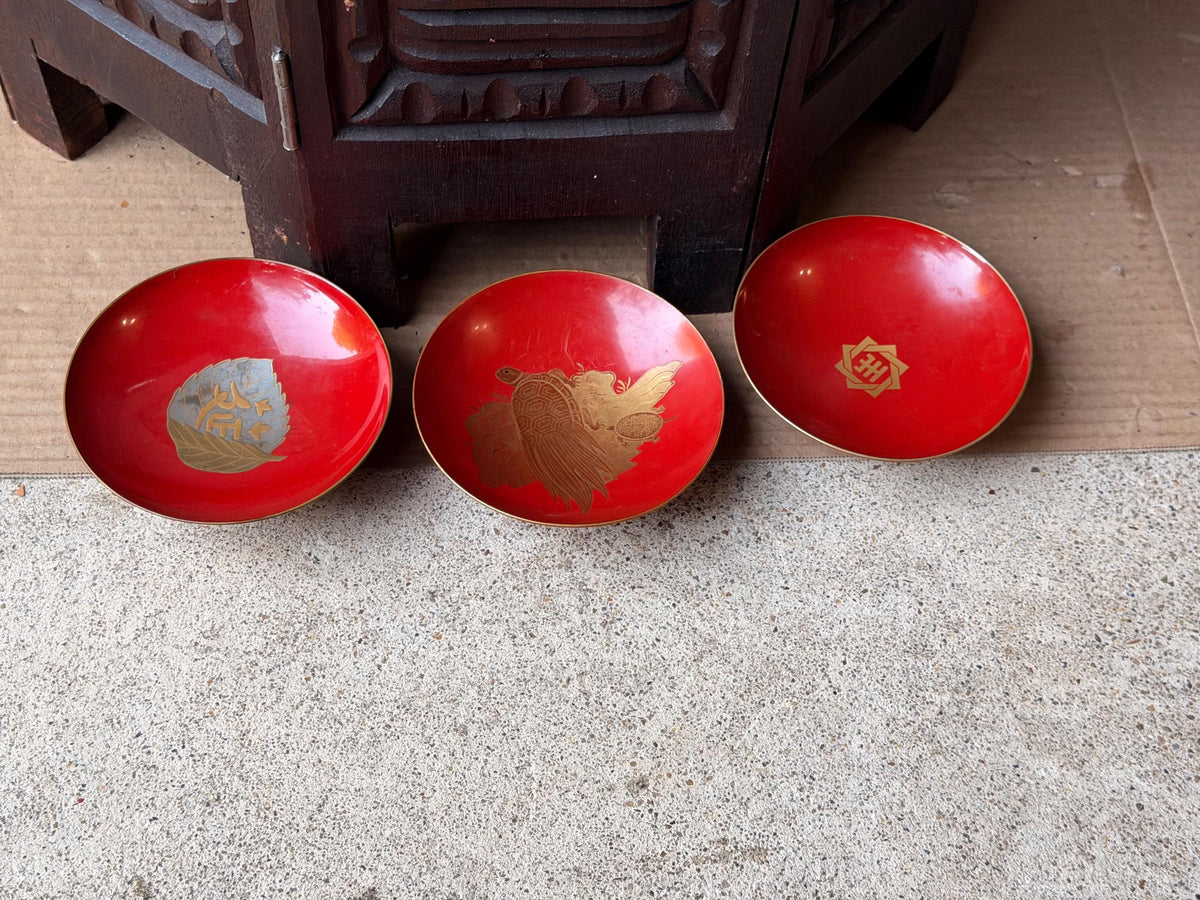 Vintage Japanese Red Lacquer Sakazuki Sake Bowls Minogame Set of 3 Wood 4.3"