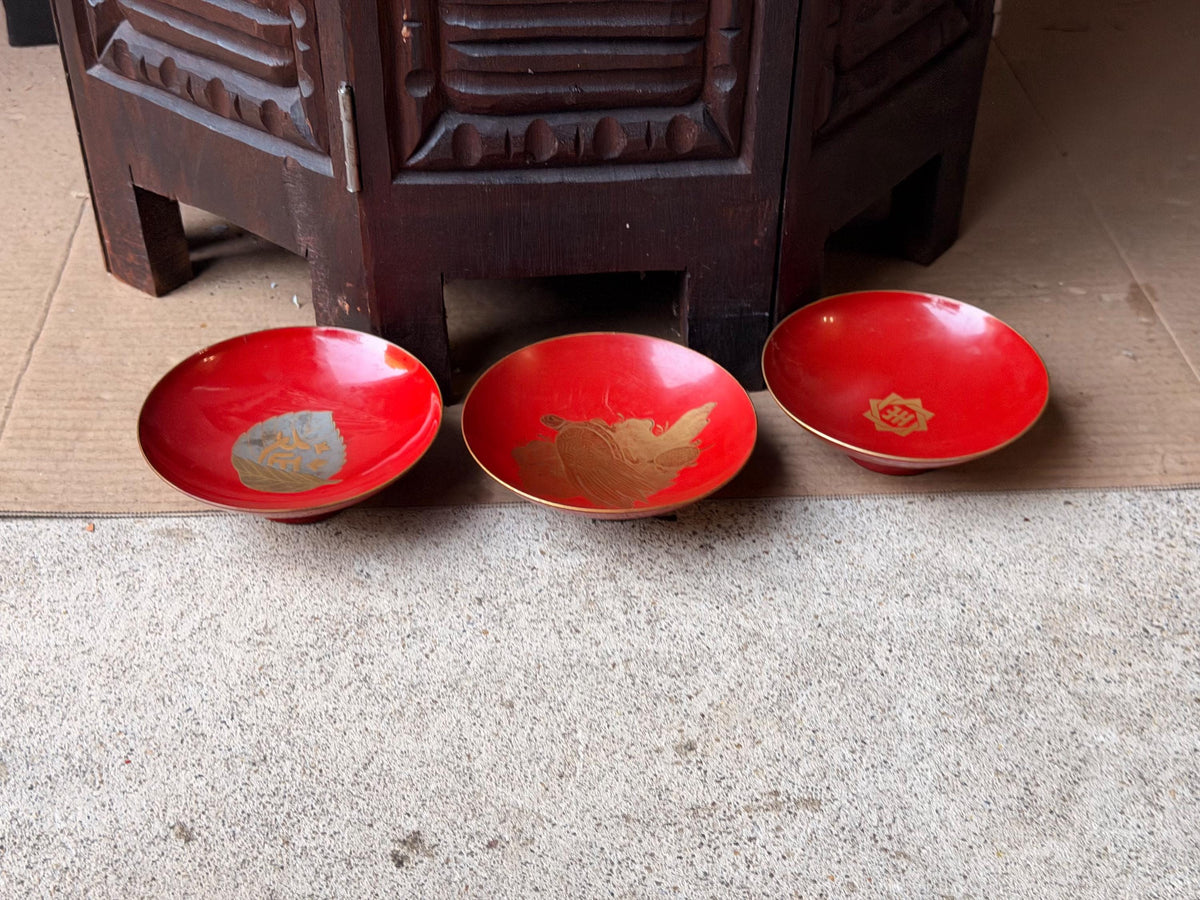 Vintage Japanese Red Lacquer Sakazuki Sake Bowls Minogame Set of 3 Wood 4.3"